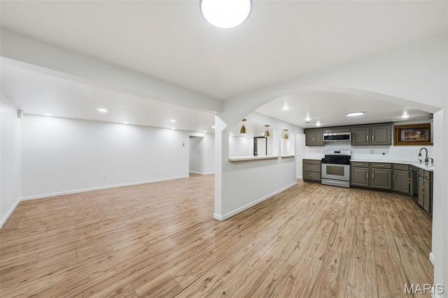 1323 Woodpath Drive, Florissant, MO 63031