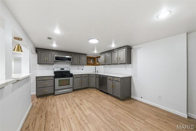 1323 Woodpath Drive, Florissant, MO 63031