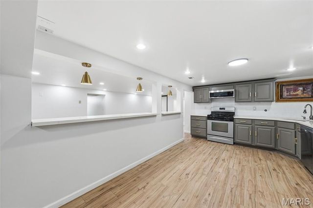 1323 Woodpath Drive, Florissant, MO 63031