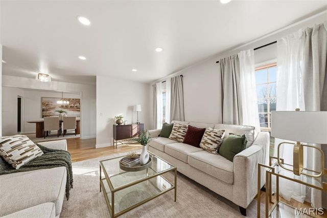 1323 Woodpath Drive, Florissant, MO 63031