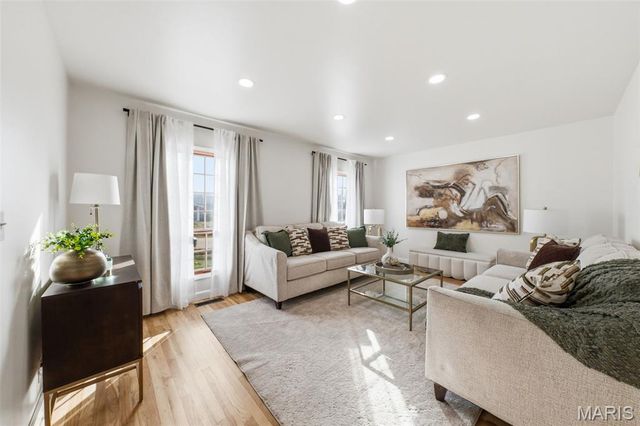 1323 Woodpath Drive, Florissant, MO 63031