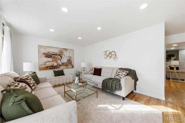 1323 Woodpath Drive, Florissant, MO 63031