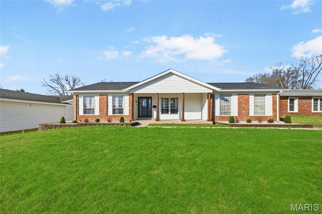 1323 Woodpath Drive, Florissant, MO 63031