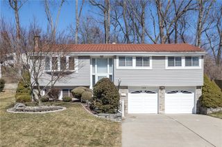 182 Thunderwood Drive, Bethel Park, PA 15102