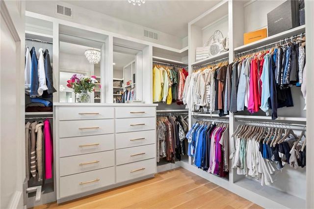 2004 W 114th Street, Leawood, KS 66211
