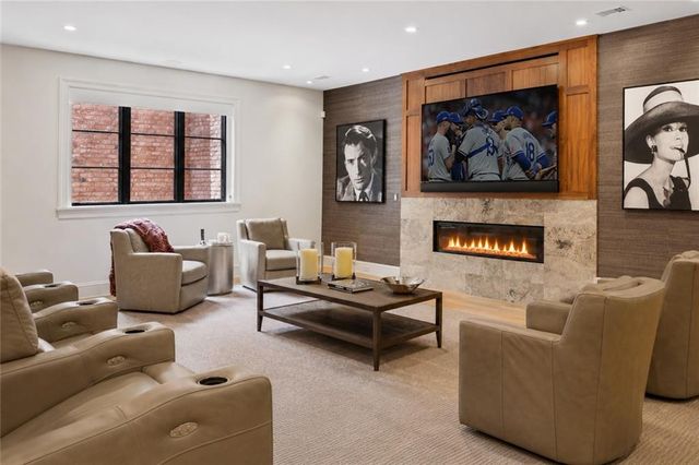 2004 W 114th Street, Leawood, KS 66211
