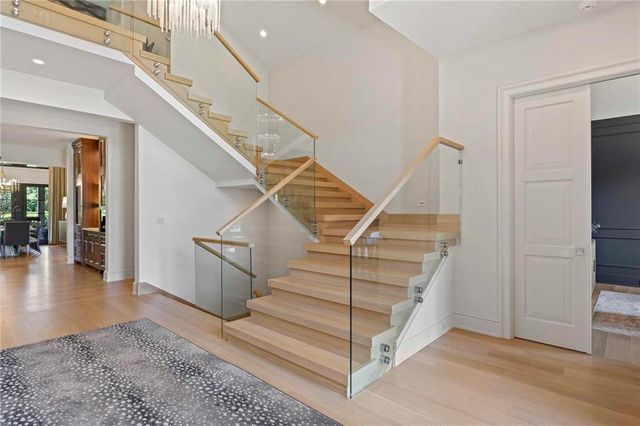 2004 W 114th Street, Leawood, KS 66211