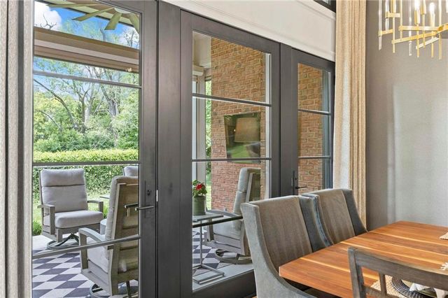 2004 W 114th Street, Leawood, KS 66211