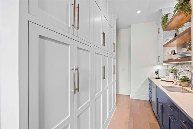 2004 W 114th Street, Leawood, KS 66211