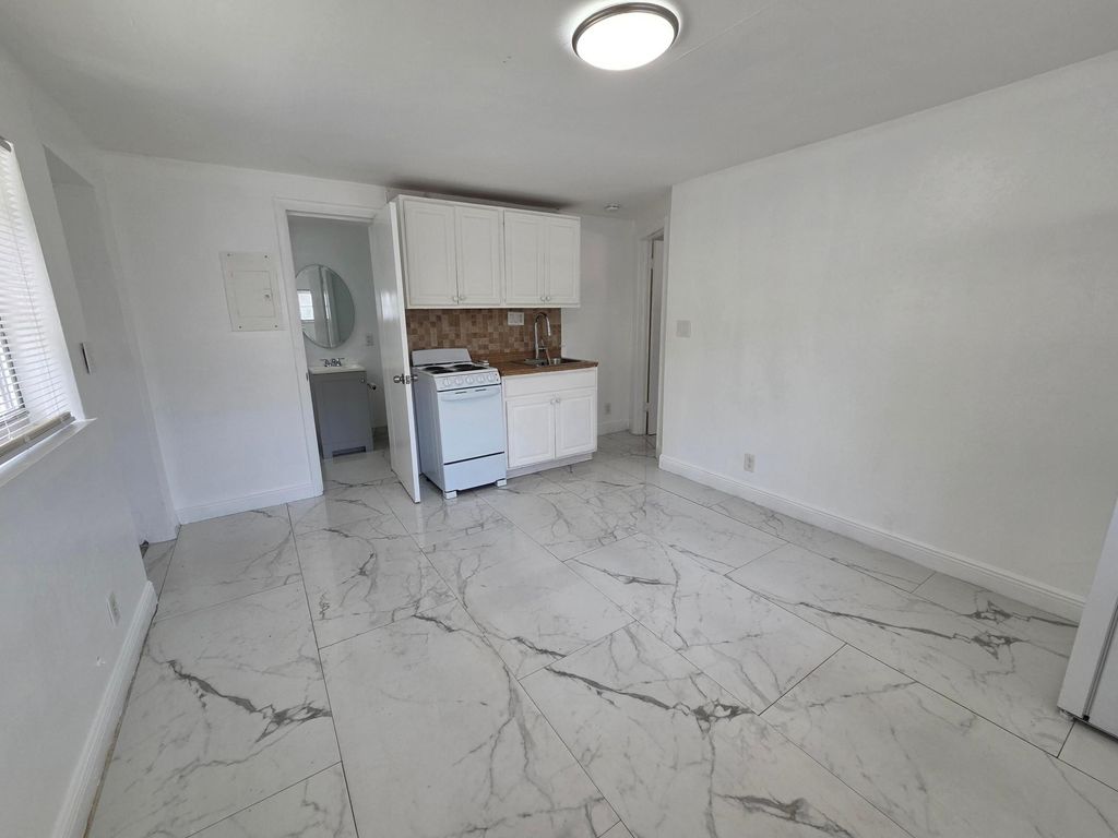 844 NE 17TH Way 2, Fort Lauderdale, FL 33304
