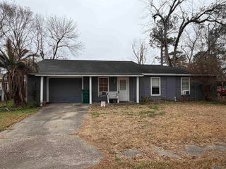 30700 Country Club Ln, Denham Springs, LA 70726