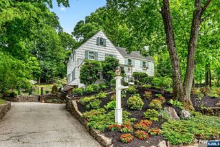 15 Afterglow Avenue, Verona, NJ 07044