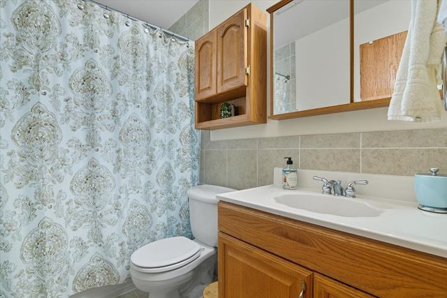 851 Glenview Avenue, Mundelein, IL 60060