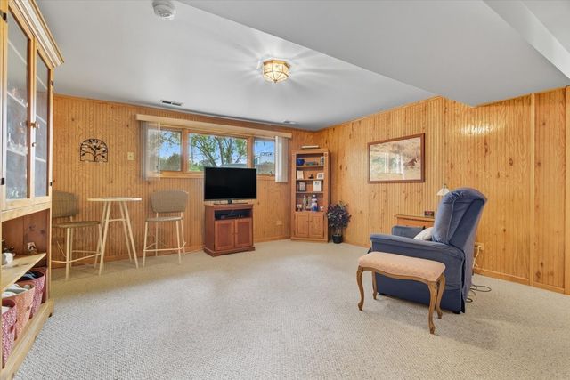 851 Glenview Avenue, Mundelein, IL 60060