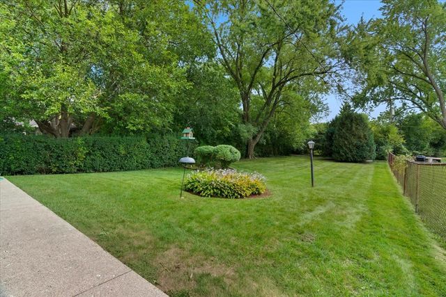 851 Glenview Avenue, Mundelein, IL 60060