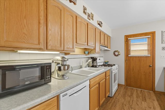 851 Glenview Avenue, Mundelein, IL 60060