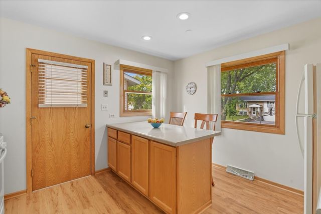 851 Glenview Avenue, Mundelein, IL 60060