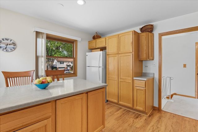 851 Glenview Avenue, Mundelein, IL 60060