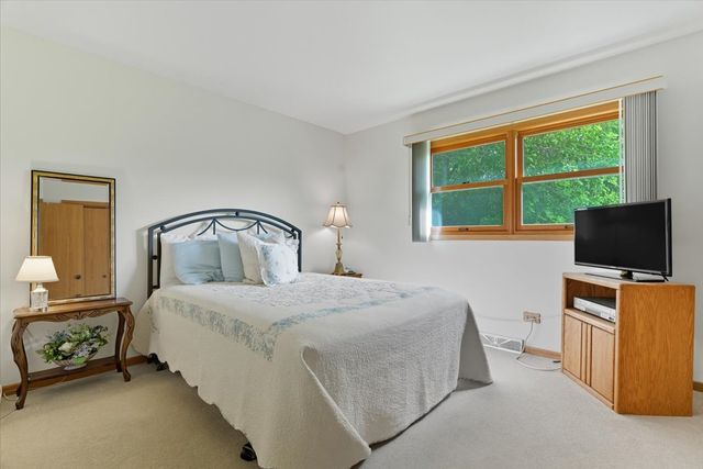 851 Glenview Avenue, Mundelein, IL 60060