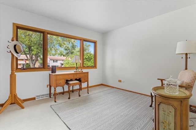 851 Glenview Avenue, Mundelein, IL 60060