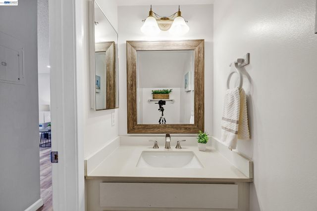 752 Woodgate Ct, San Leandro, CA 94579