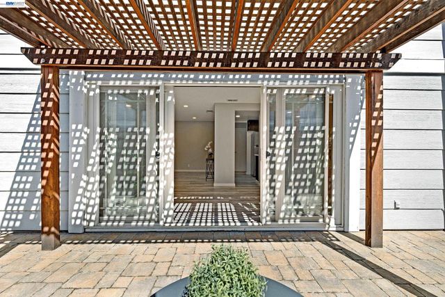 752 Woodgate Ct, San Leandro, CA 94579