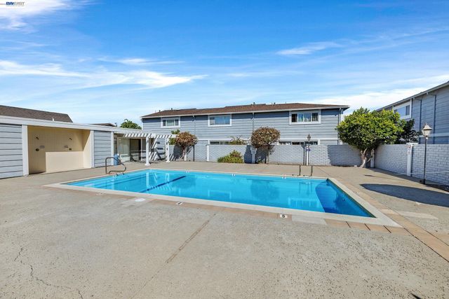 752 Woodgate Ct, San Leandro, CA 94579