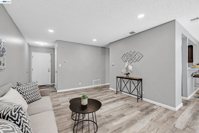 752 Woodgate Ct, San Leandro, CA 94579