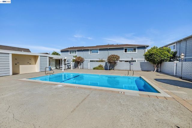 752 Woodgate Ct, San Leandro, CA 94579