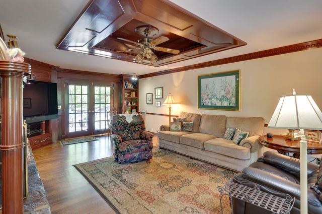 945 Forest Acres Ct, Nashville, TN 37220
