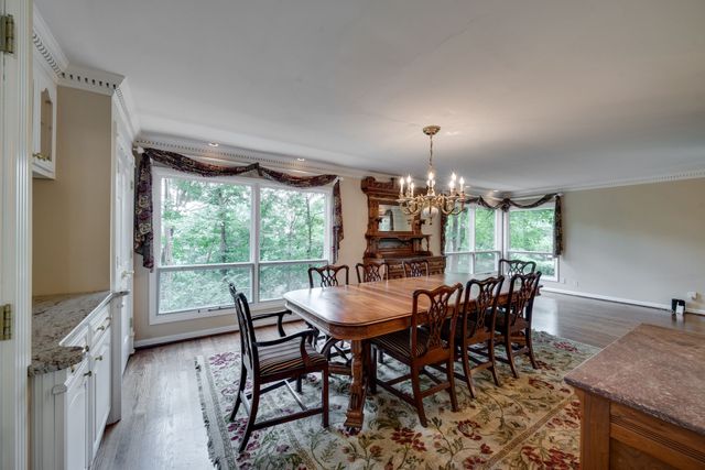 945 Forest Acres Ct, Nashville, TN 37220