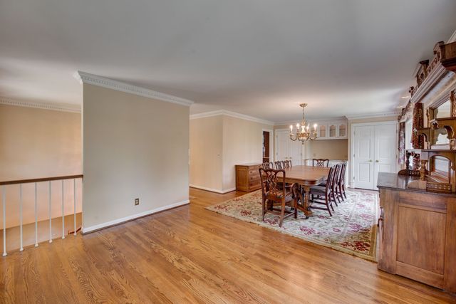 945 Forest Acres Ct, Nashville, TN 37220
