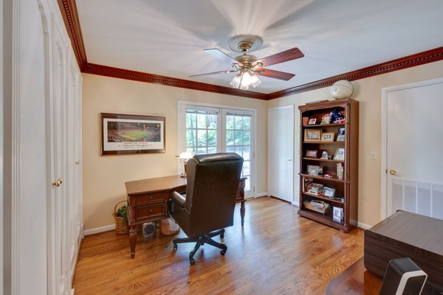 945 Forest Acres Ct, Nashville, TN 37220