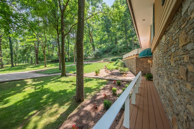 945 Forest Acres Ct, Nashville, TN 37220