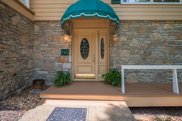 945 Forest Acres Ct, Nashville, TN 37220