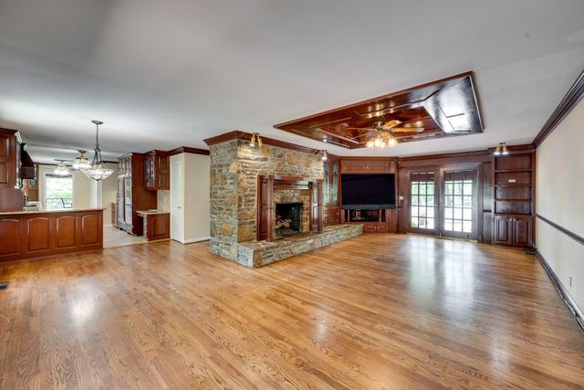 945 Forest Acres Ct, Nashville, TN 37220