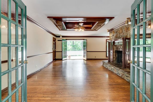 945 Forest Acres Ct, Nashville, TN 37220