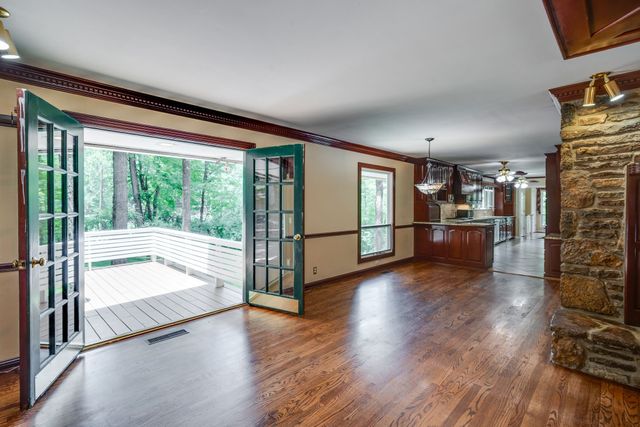 945 Forest Acres Ct, Nashville, TN 37220