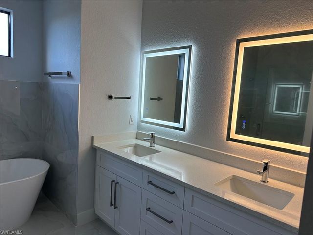 3516 SW 3rd ST, Cape Coral, FL 33991