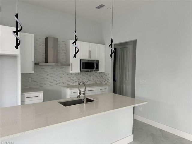 3516 SW 3rd ST, Cape Coral, FL 33991