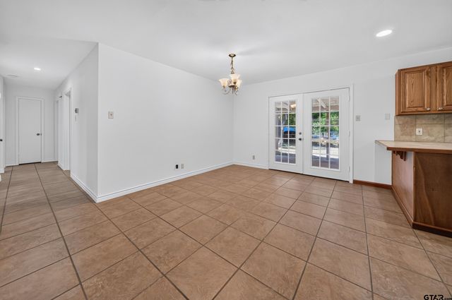 3041 Lakewood Dr, Tyler, TX 75702