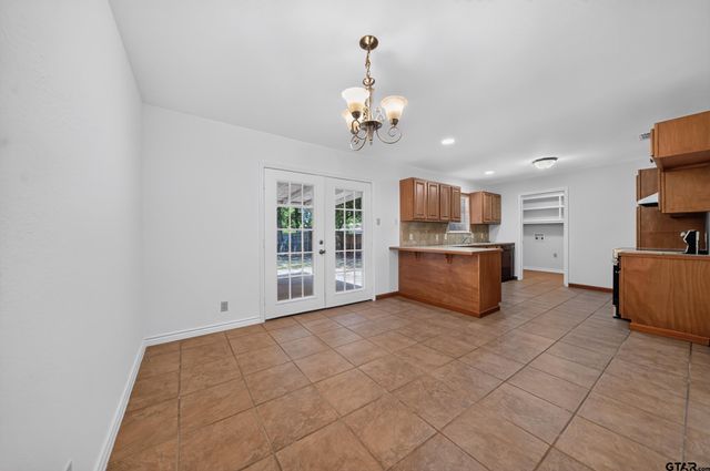 3041 Lakewood Dr, Tyler, TX 75702