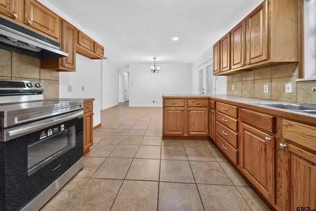 3041 Lakewood Dr, Tyler, TX 75702