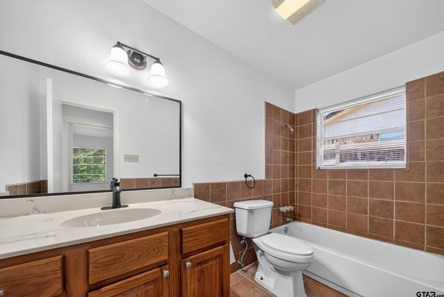 3041 Lakewood Dr, Tyler, TX 75702