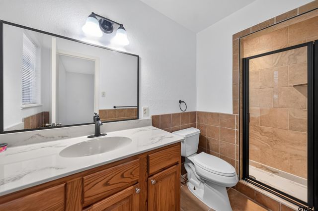 3041 Lakewood Dr, Tyler, TX 75702