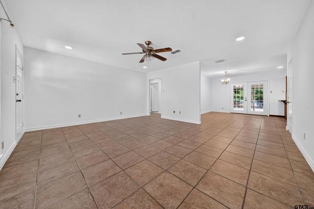 3041 Lakewood Dr, Tyler, TX 75702