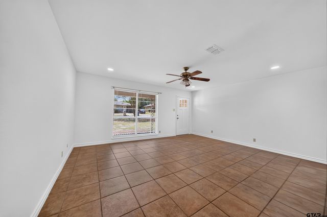 3041 Lakewood Dr, Tyler, TX 75702