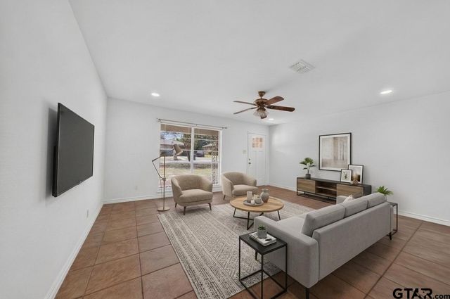 3041 Lakewood Dr, Tyler, TX 75702