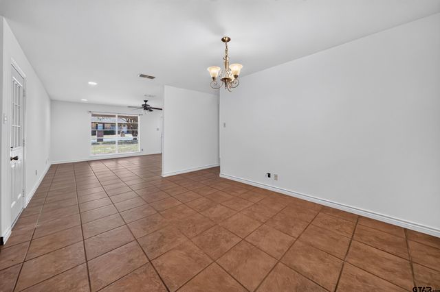3041 Lakewood Dr, Tyler, TX 75702