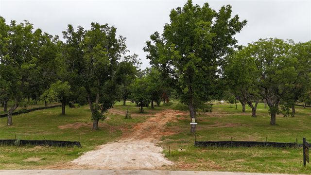 3185 E Landings S, Granbury, TX 76048